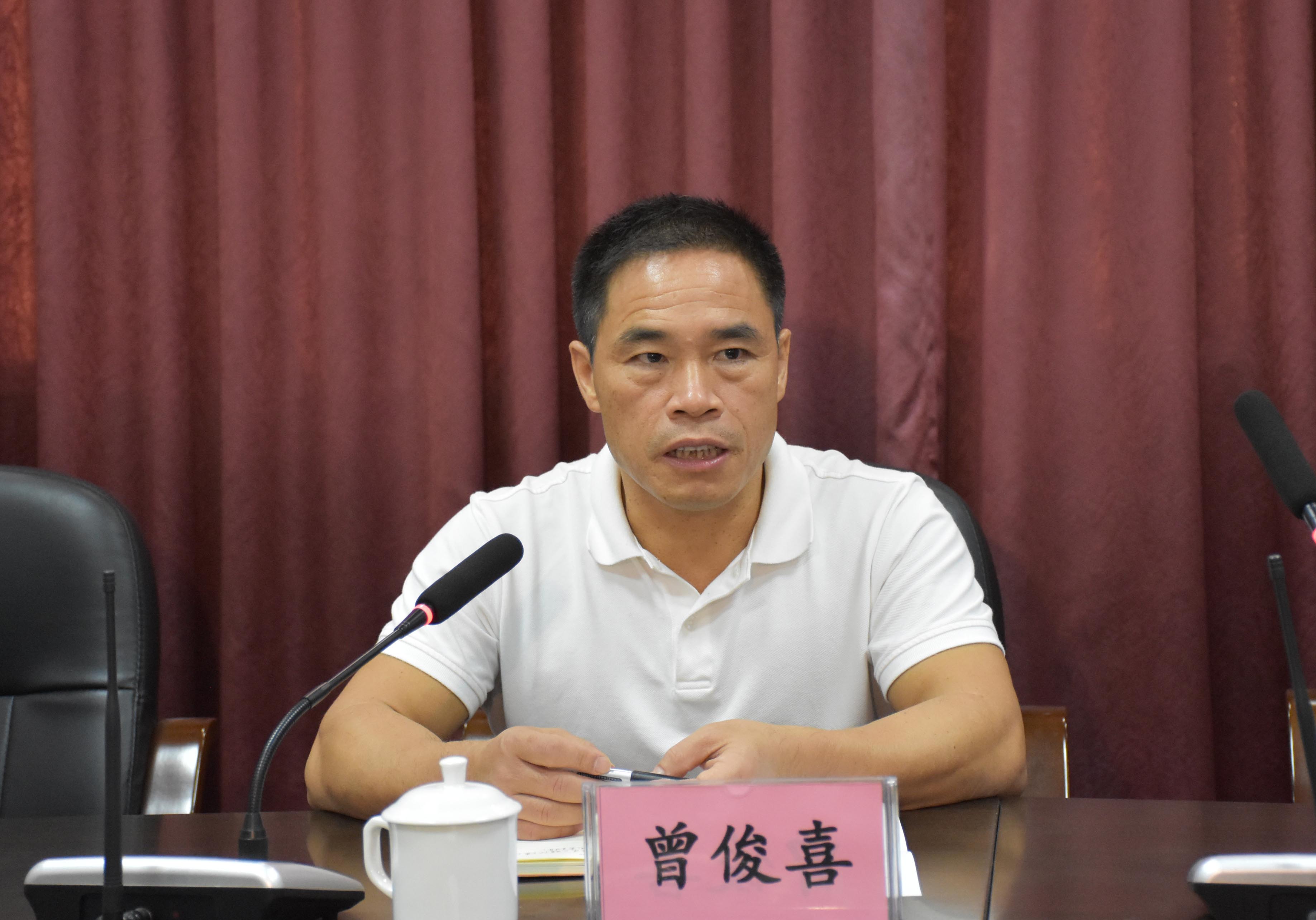 曾俊喜带队督查道路环境卫生整治工作
