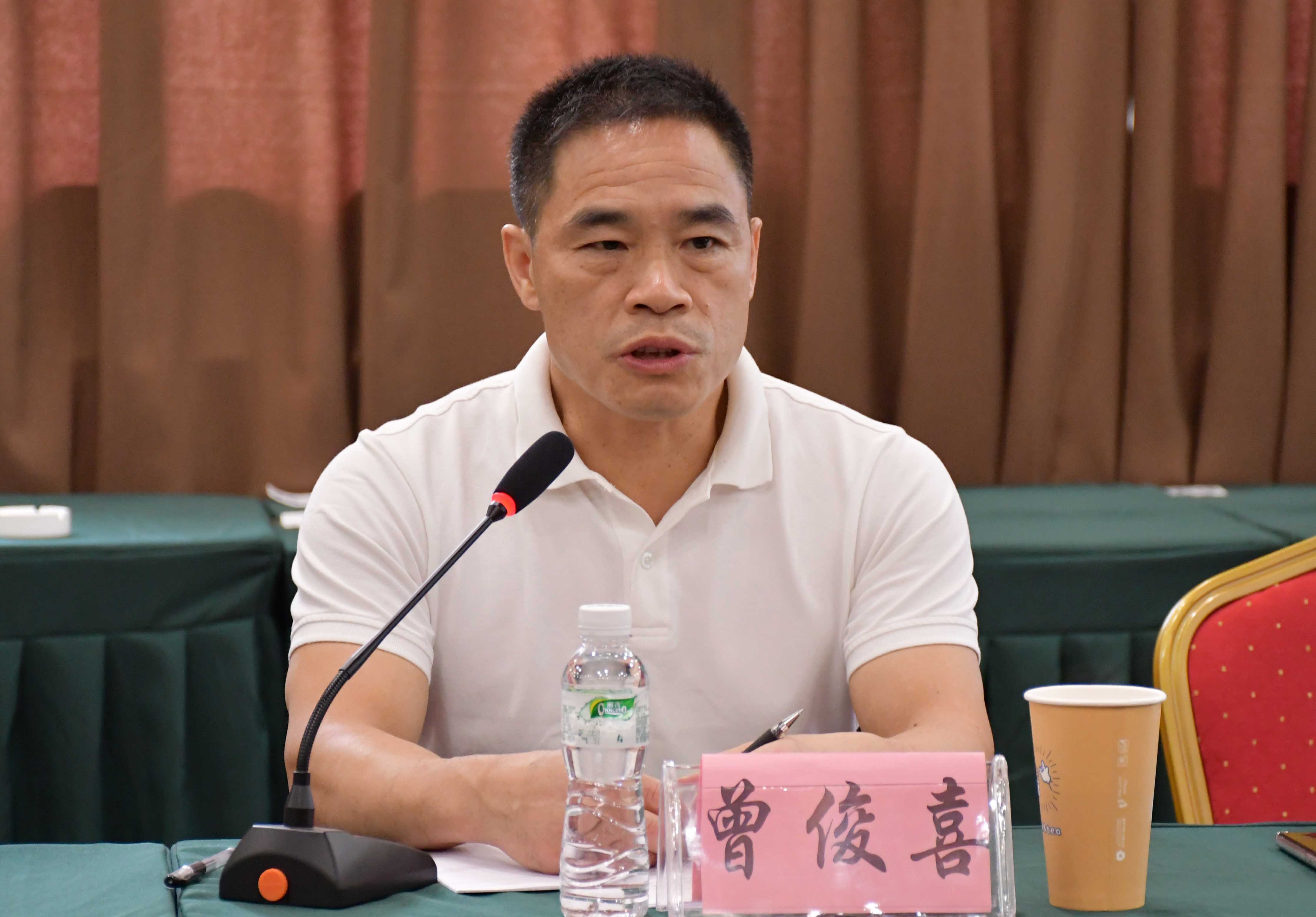 区委副书记,区长曾俊喜主持会议并讲话.