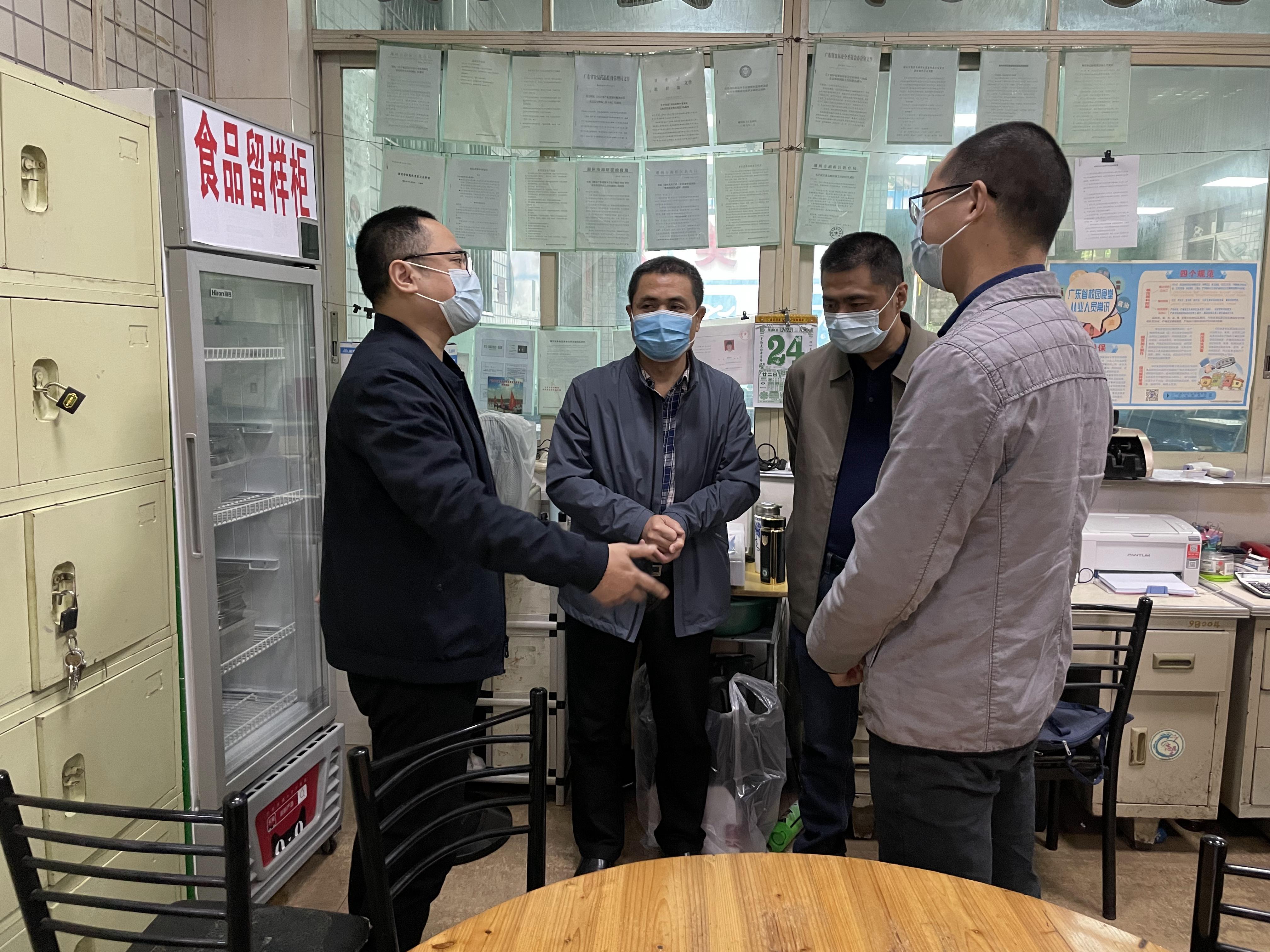 图一：检查组强调留样的重要性.JPG