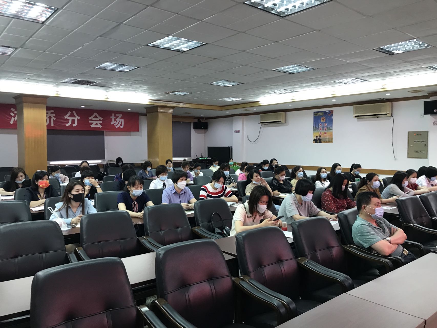 图三：湘桥区学校食品安全约谈会现场之一.jpg