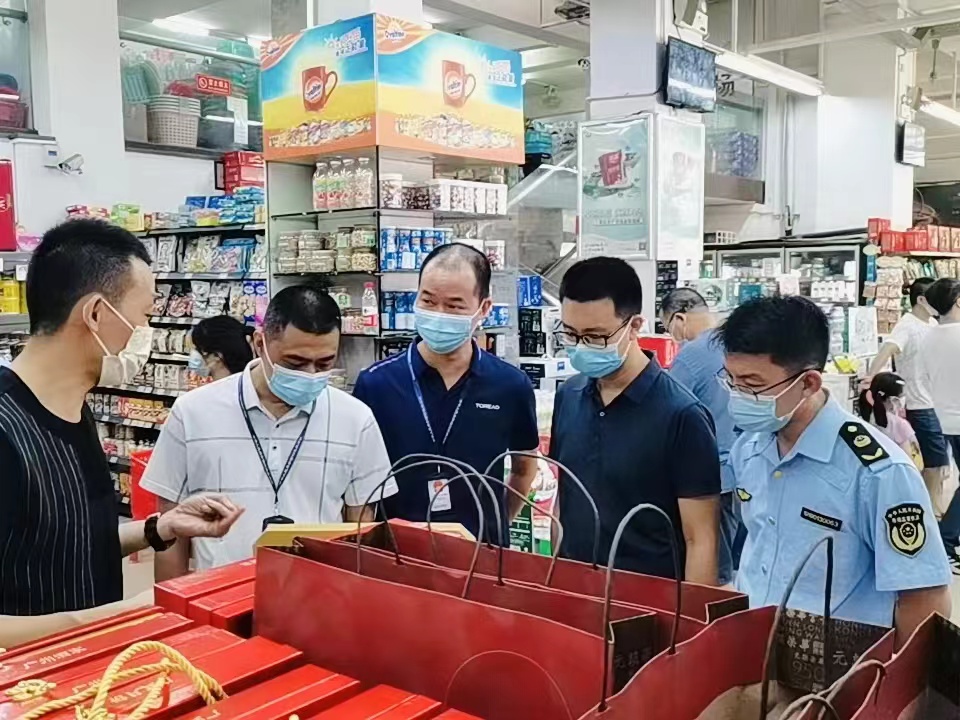 图四：检查超市销售月饼情况.jpg