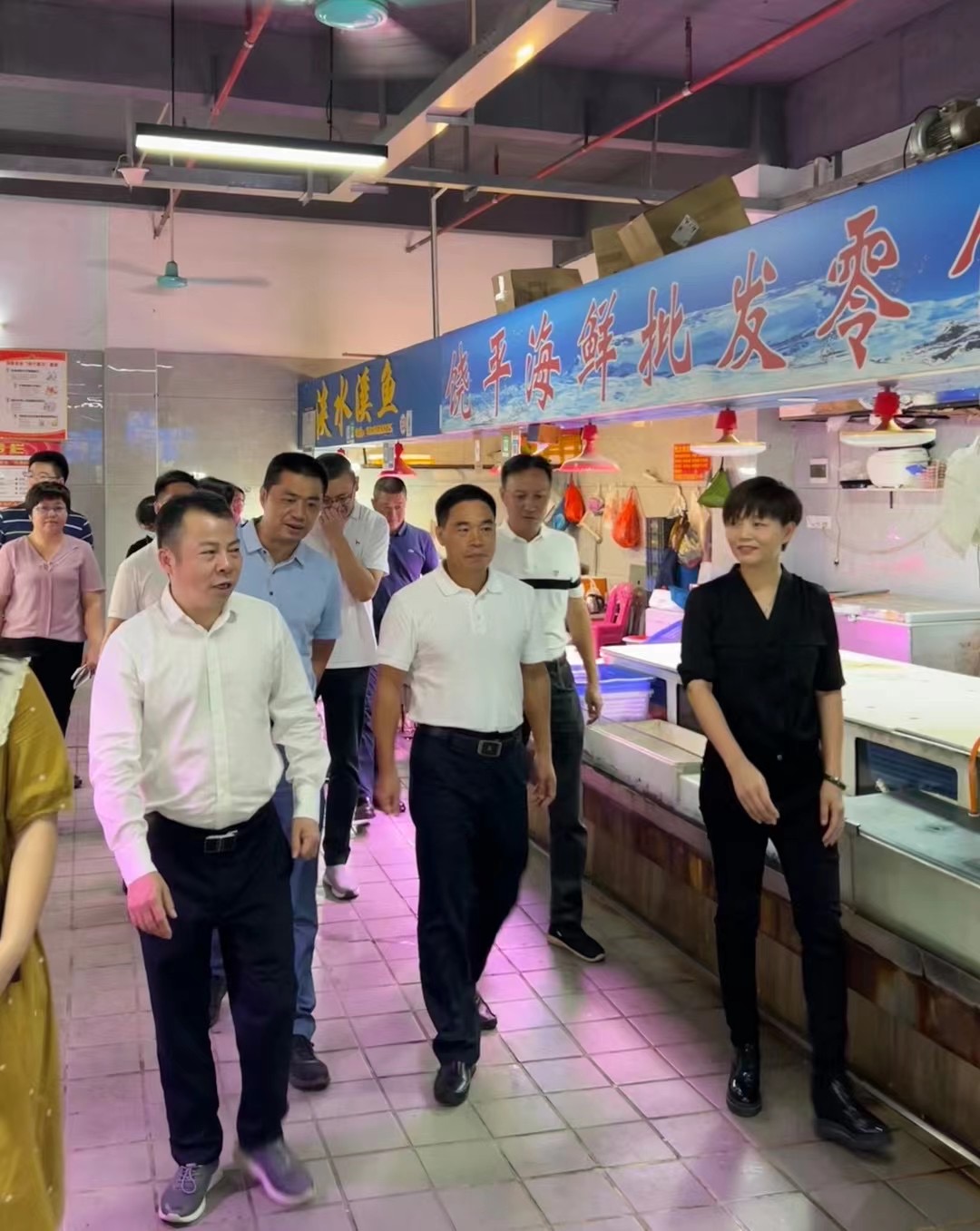 图一 区领导到民福市场开展节前食品安全检查.jpg